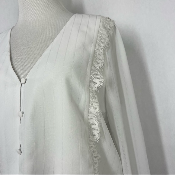 WAYF White Women’s V neck Sheer Lace Long Sleeve Front tie knot Size Medium - Picture 4 of 6